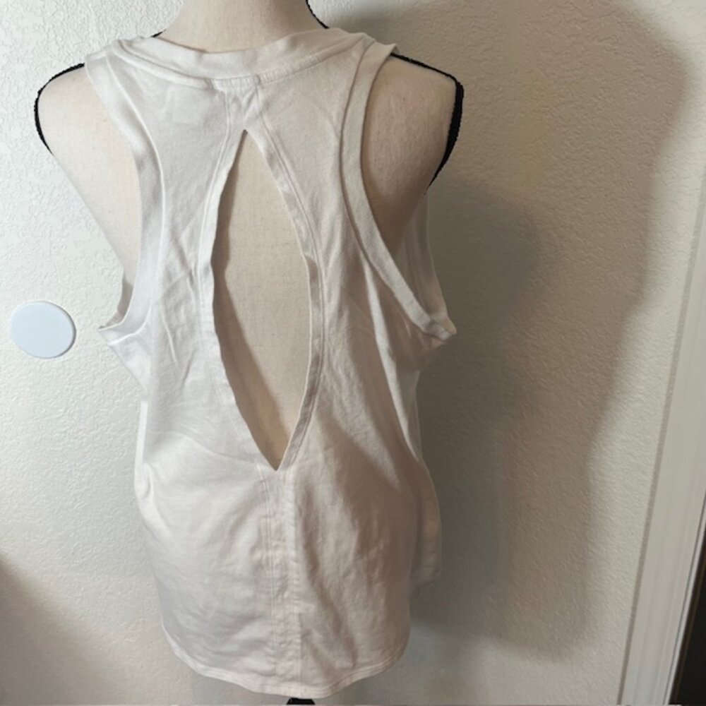 Pink Athletic Bundle of 2 Tanks-Pink and White- Size L - Picture 3 of 9